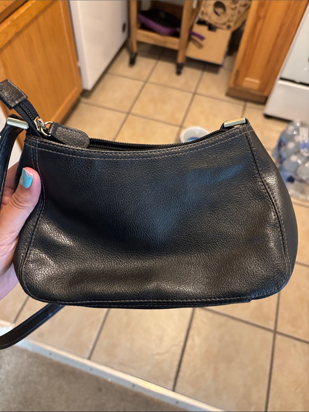 Classic Black Leather Shoulder Bag - Women's Tote - Picture 4 of 6